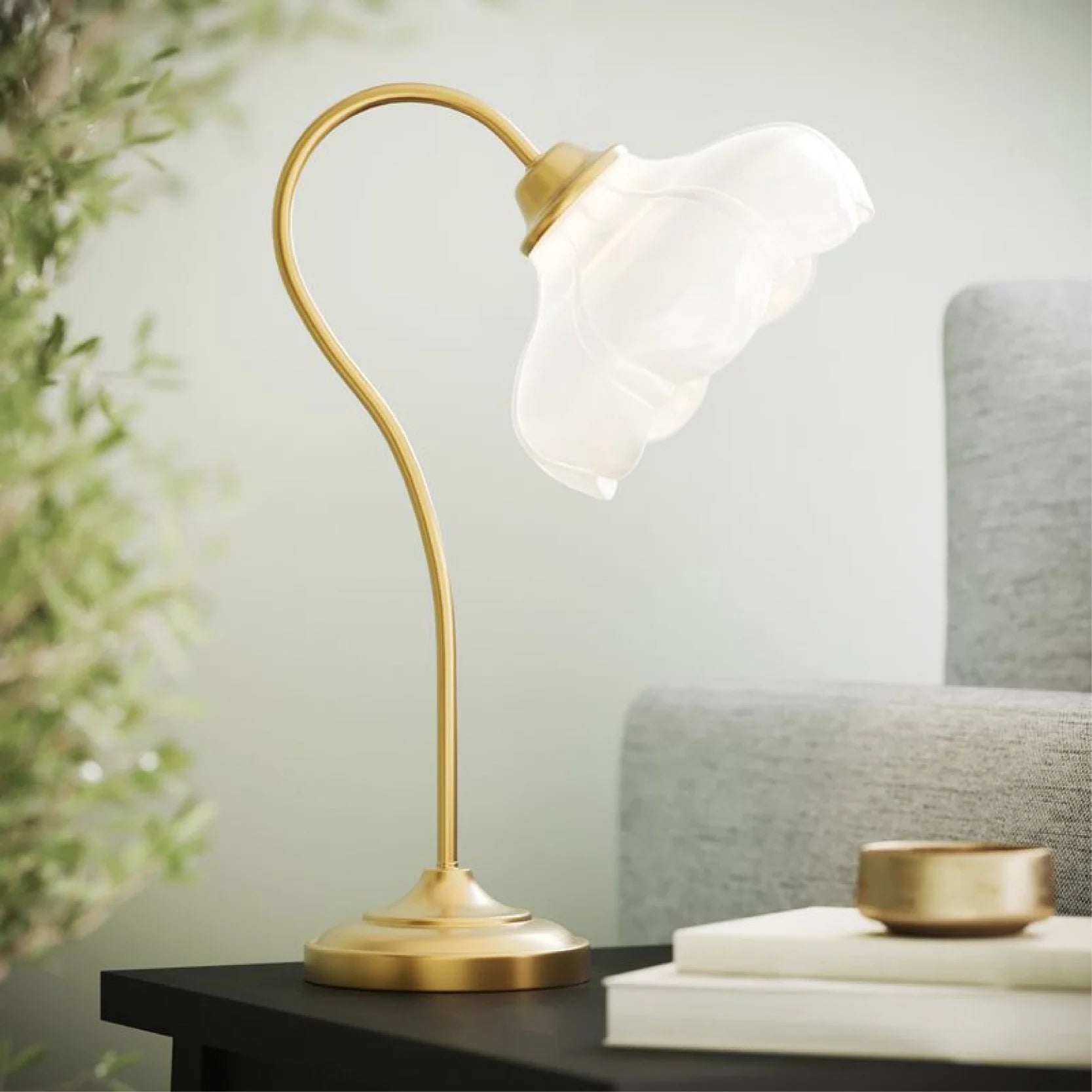 19" Gold Metal Table Lamp with Glass Petal Shade